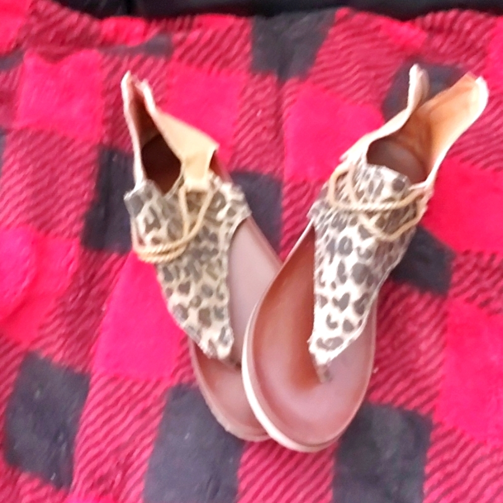 Sandals brand new never worn there an 8.5